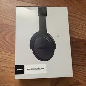 Bose on ear wireless headphones
